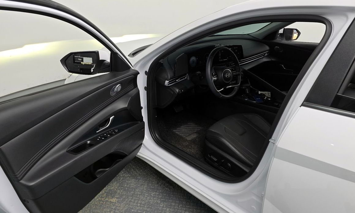 Hyundai AVANTE 2025