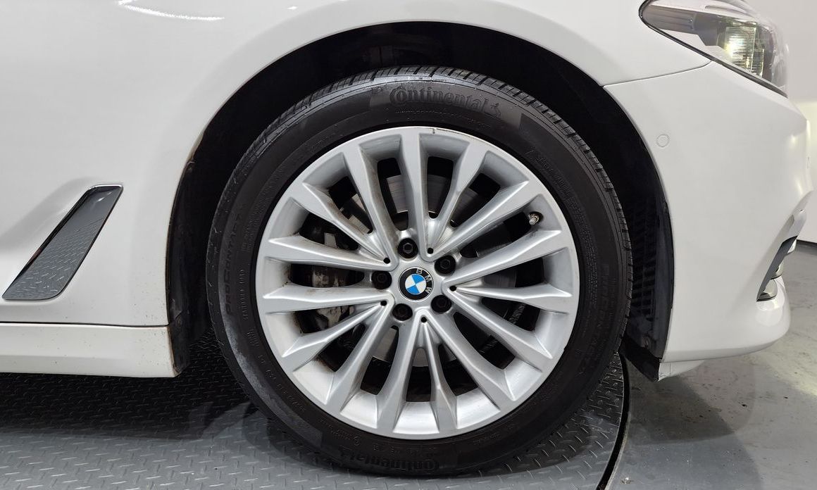 BMW 5-Series 2019