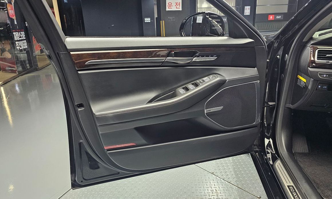 Genesis EQ900 2016