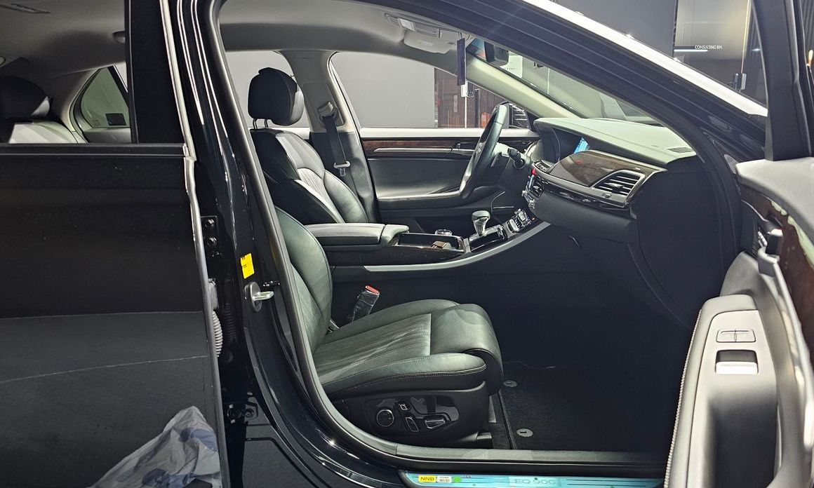 Genesis EQ900 2016