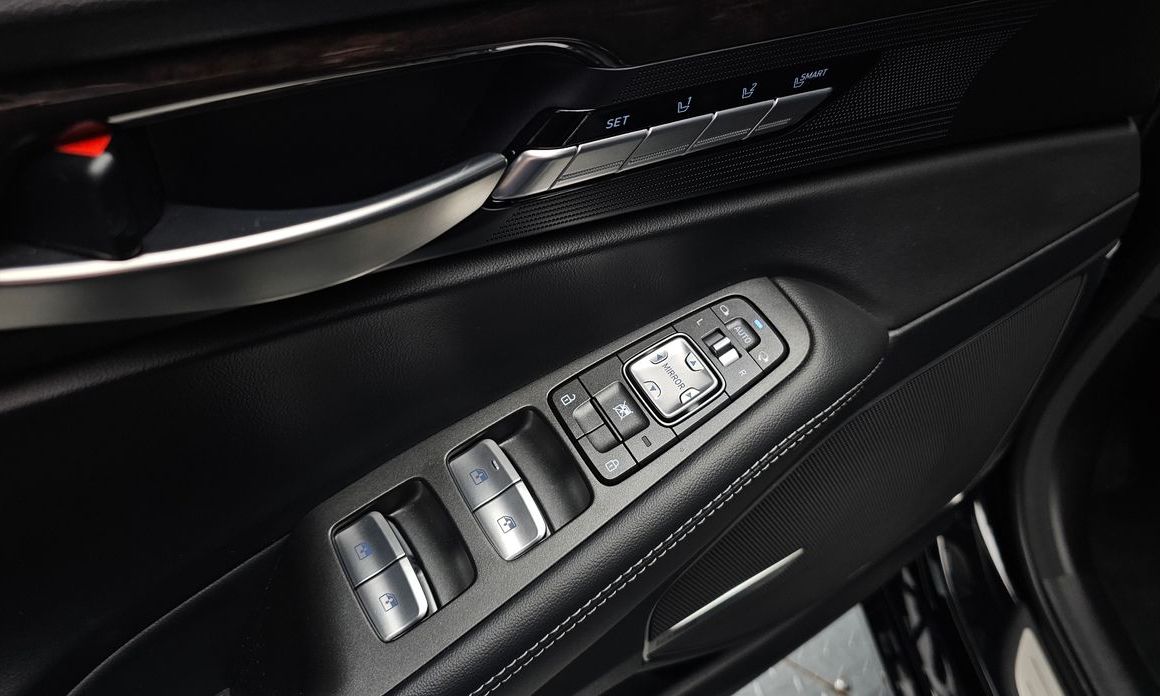 Genesis EQ900 2016