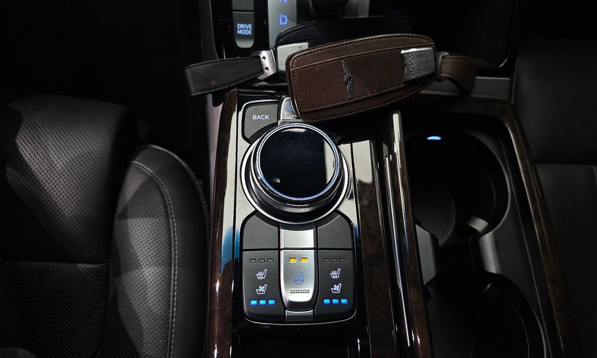 Genesis EQ900 2016