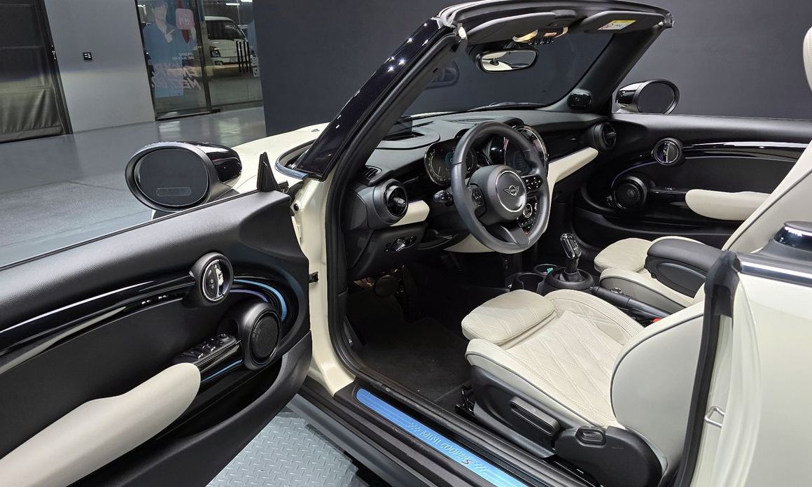 Mini Cooper Convertible 2023