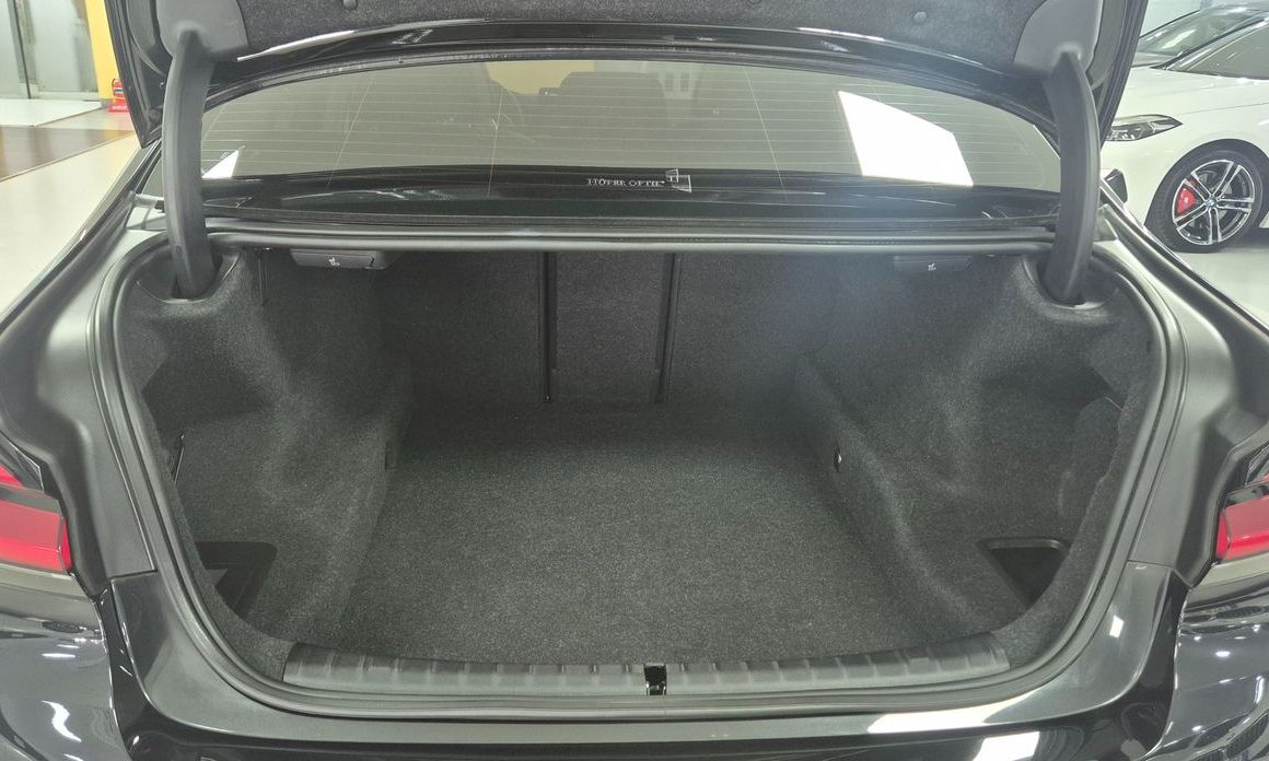 BMW 5-Series 2023
