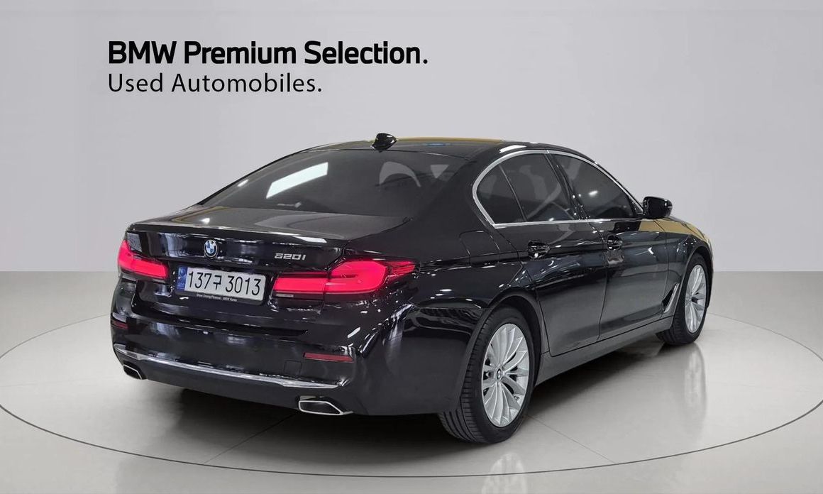 BMW 5-Series 2023