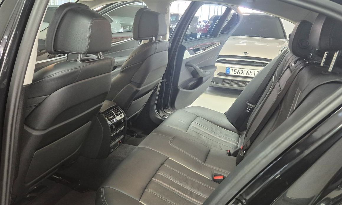 BMW 5-Series 2023