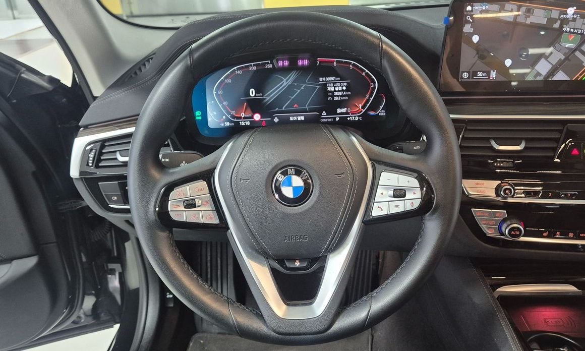 BMW 5-Series 2023