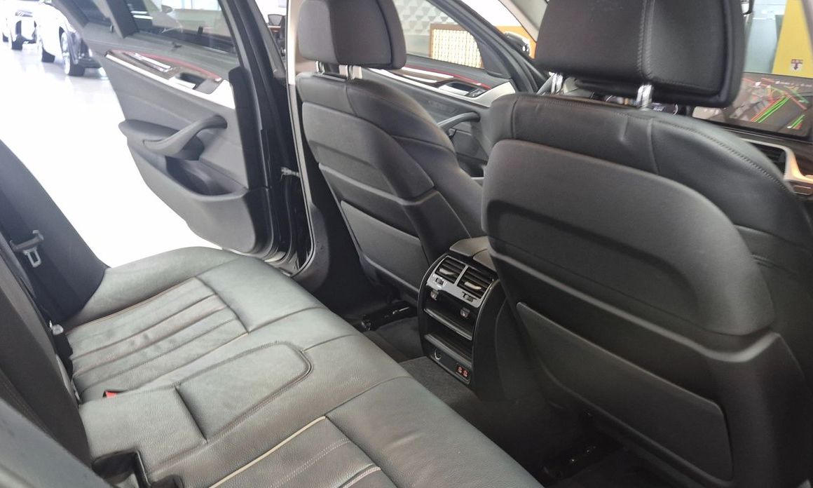 BMW 5-Series 2023