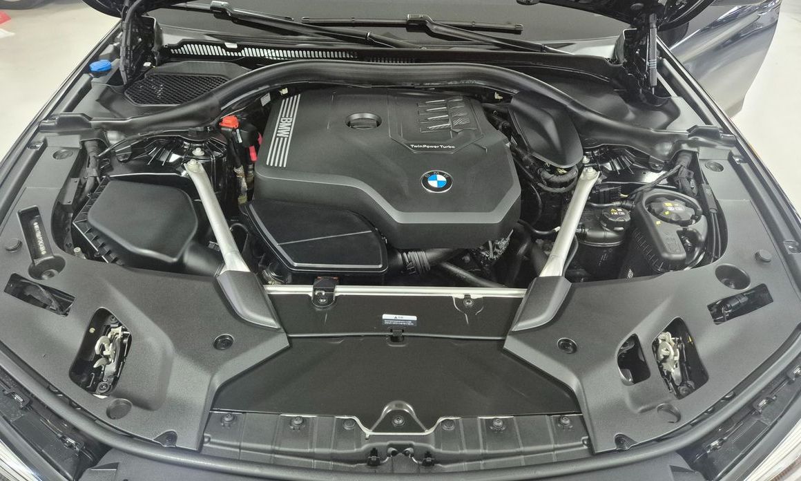 BMW 5-Series 2023