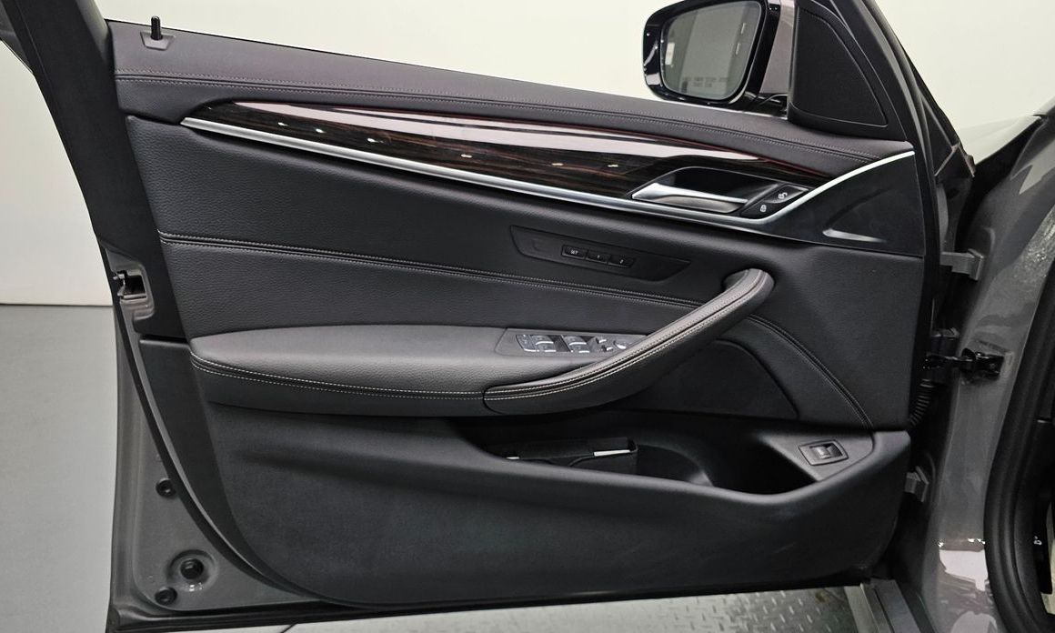 BMW 5-Series 2021