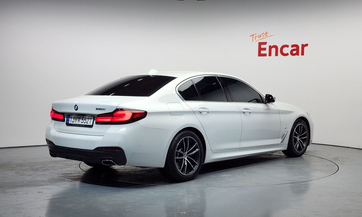 BMW 5-Series 2022
