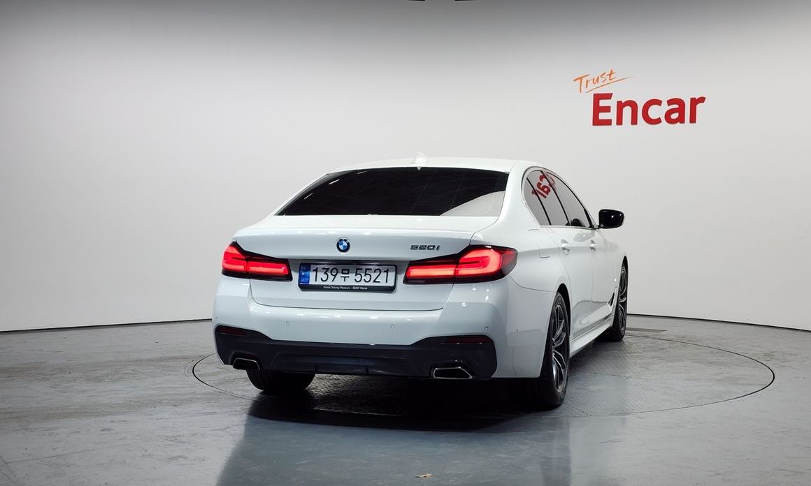 BMW 5-Series 2022