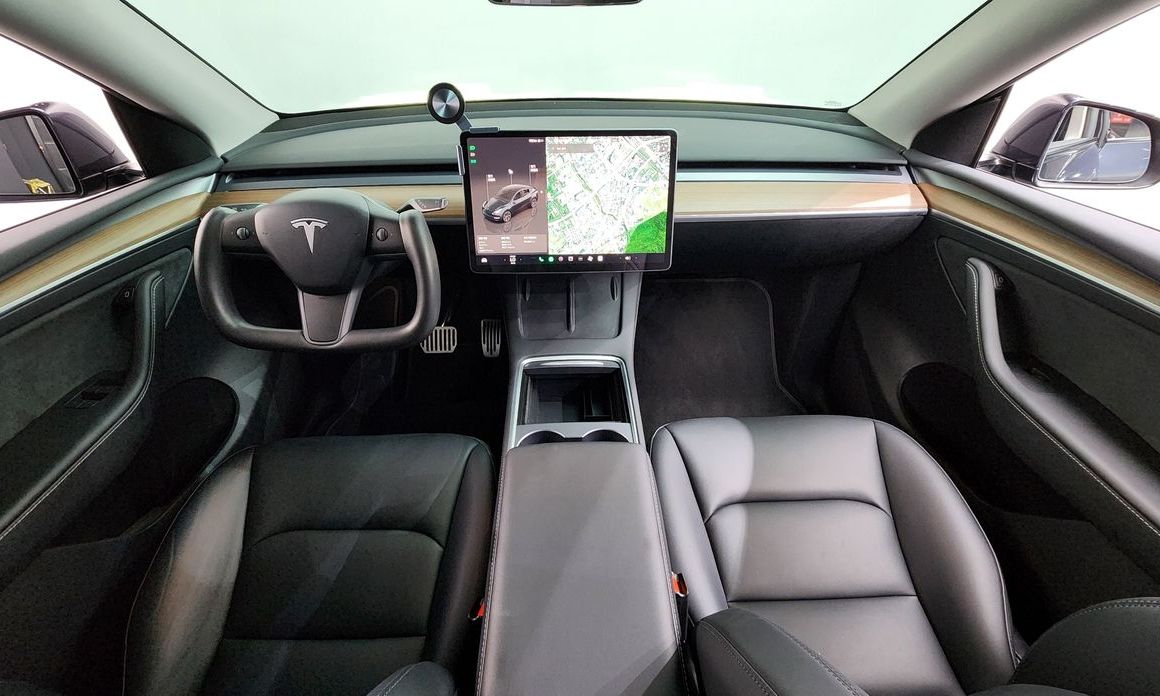 Tesla Model Y 2024