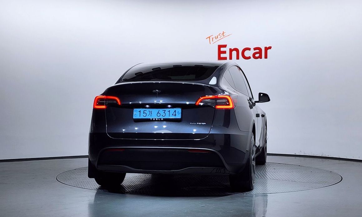 Tesla Model Y 2024