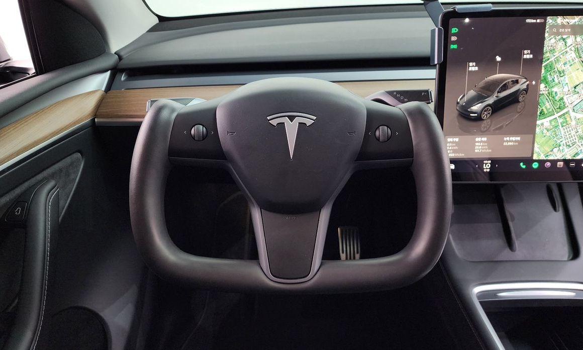 Tesla Model Y 2024