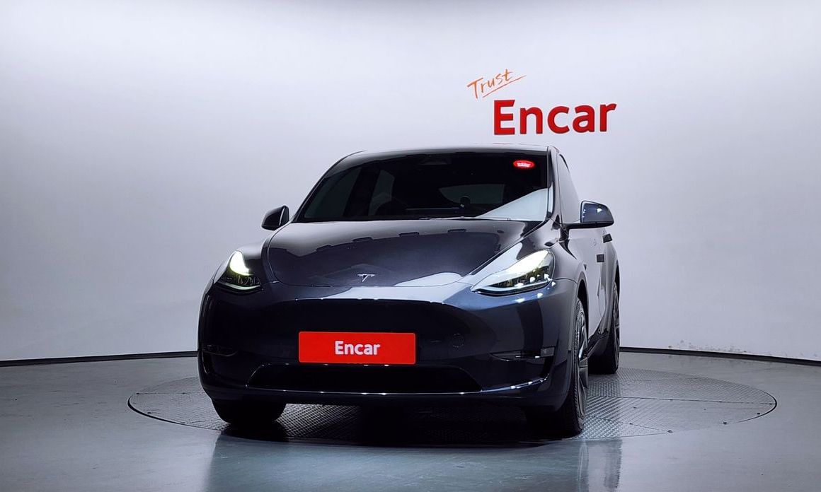 Tesla Model Y 2024