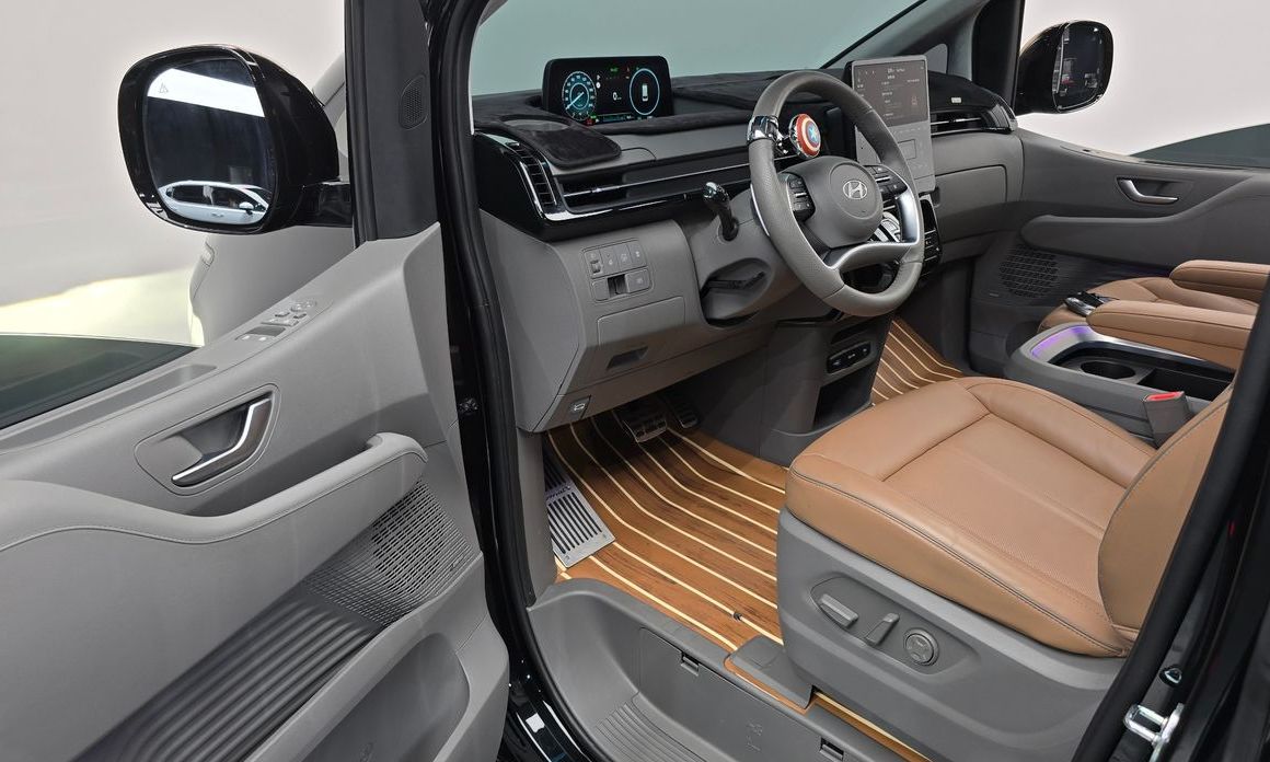 Hyundai Staria 2025