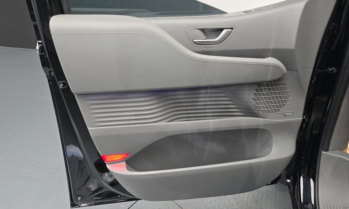 Hyundai Staria 2025
