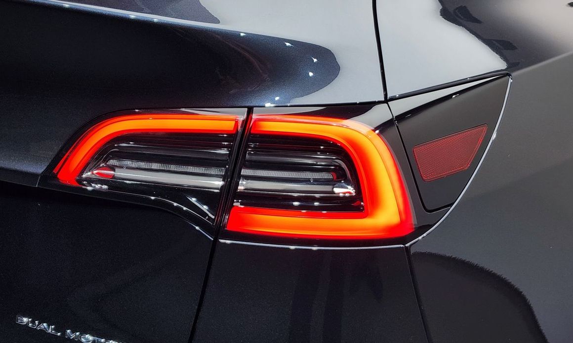 Tesla Model Y 2024