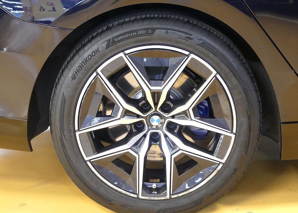 BMW 5-Series 2024