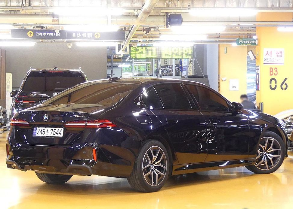 BMW 5-Series 2024