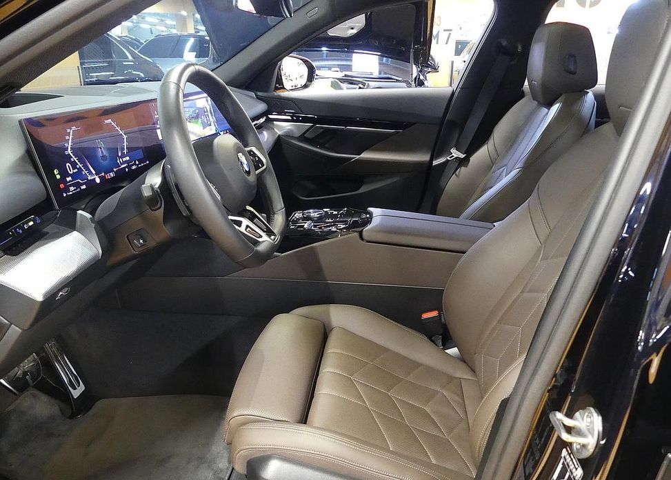 BMW 5-Series 2024