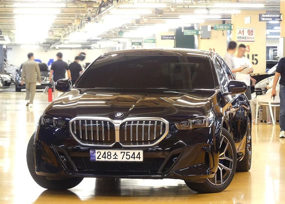 BMW 5-Series 2024