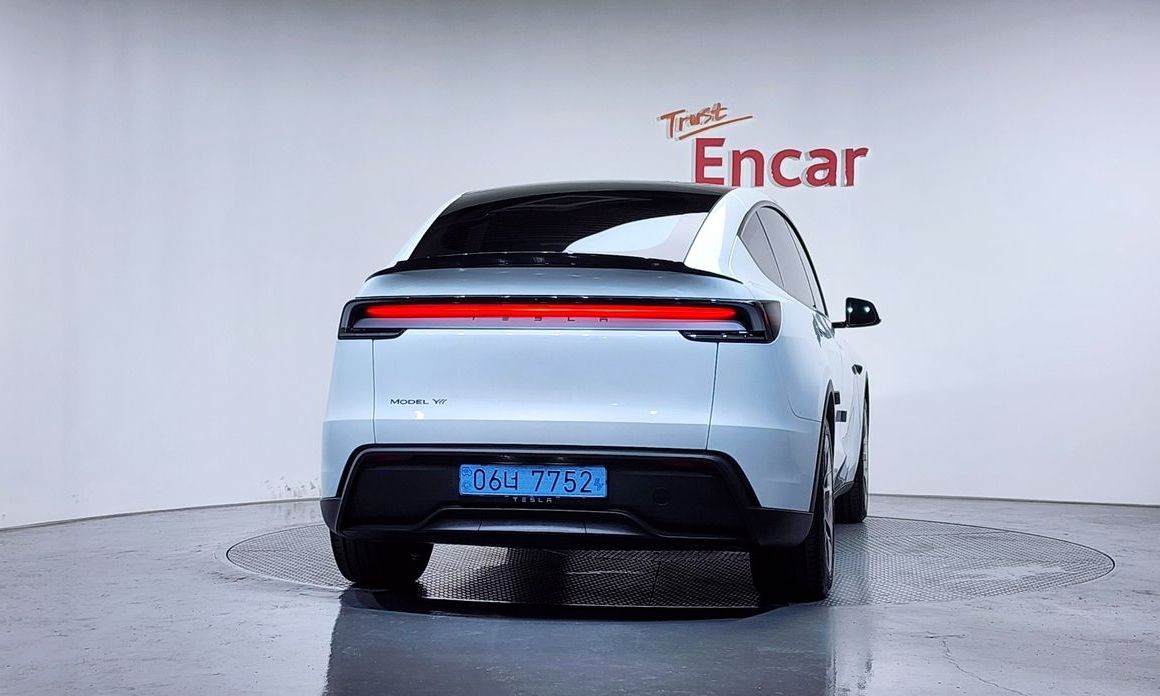 Tesla Model Y 2026