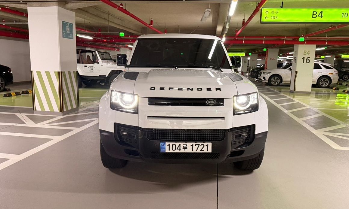 Land Rover Defender 2023