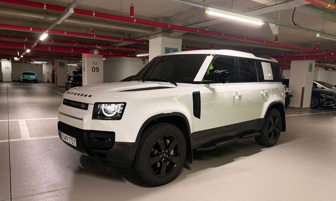 Land Rover Defender 2023