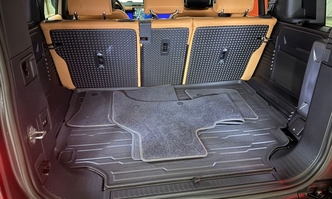 Land Rover Defender 2023