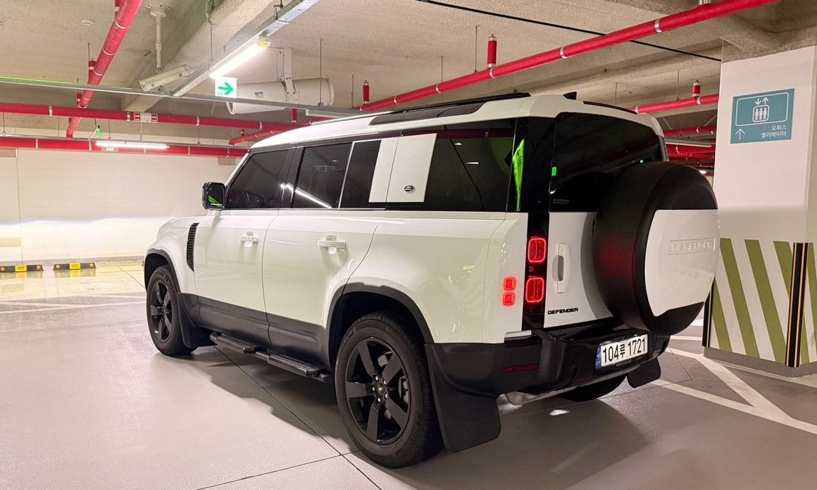 Land Rover Defender 2023
