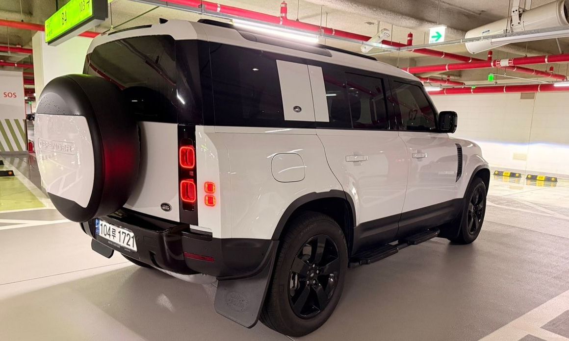 Land Rover Defender 2023