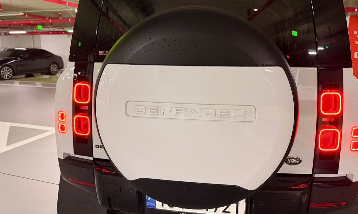 Land Rover Defender 2023