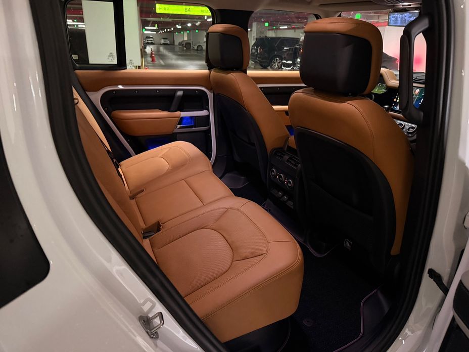 Land Rover Defender 2023