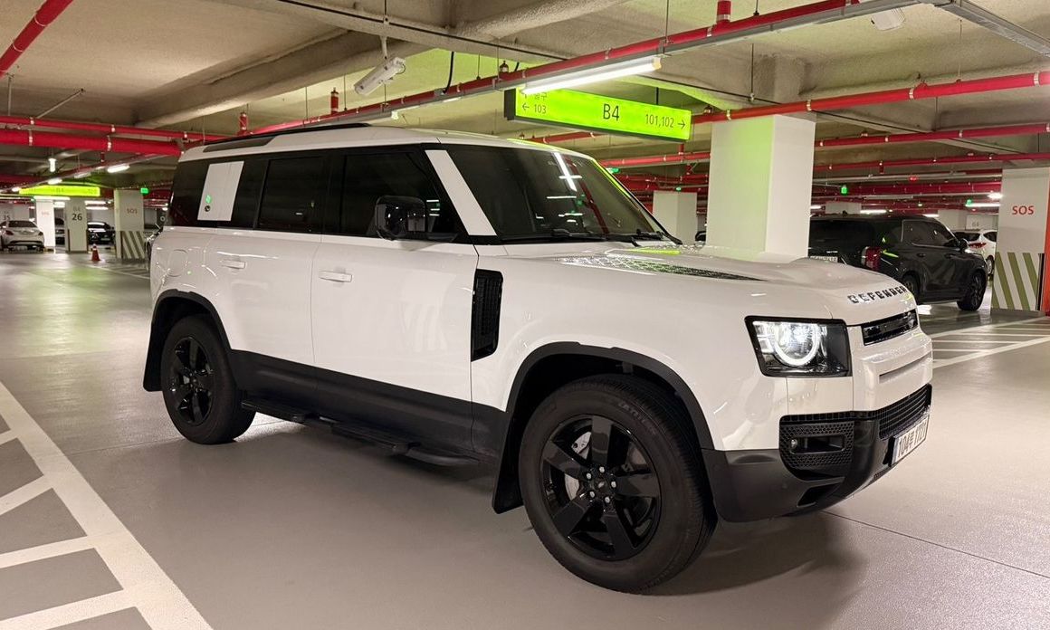 Land Rover Defender 2023
