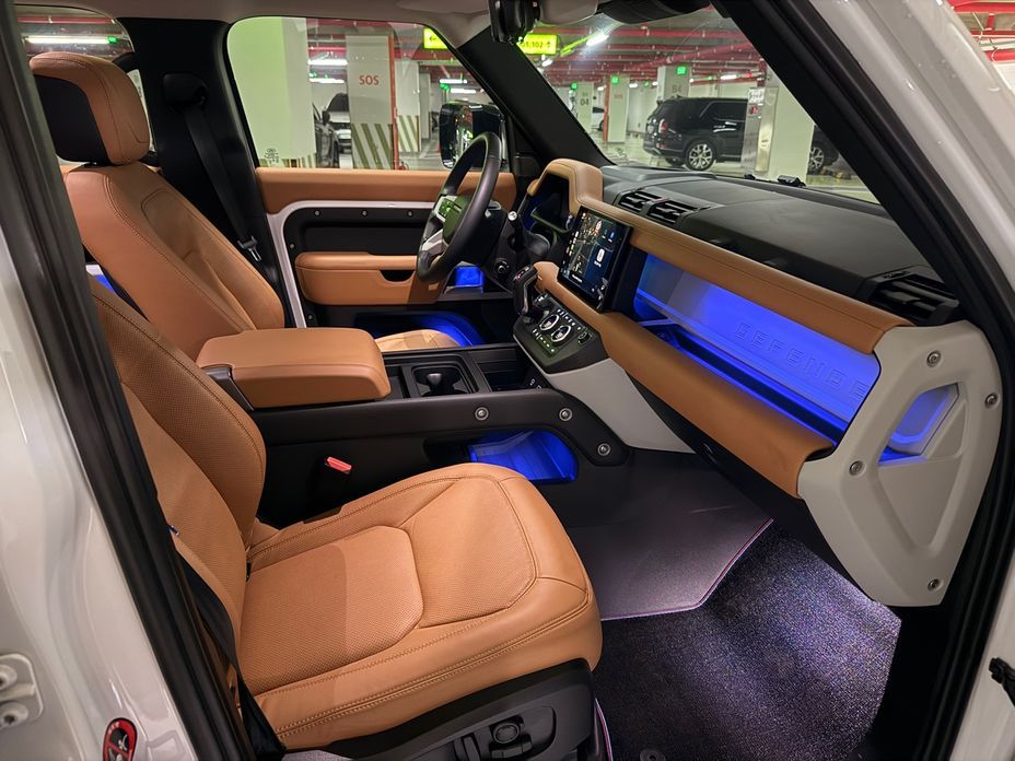 Land Rover Defender 2023