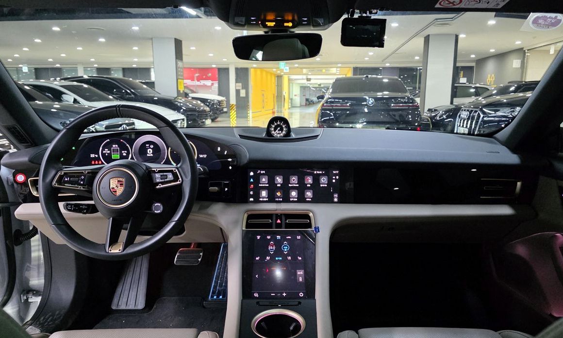 Porsche Taycan 2025