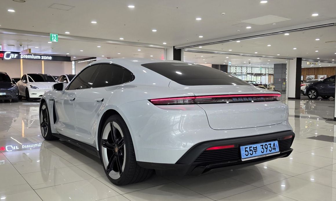 Porsche Taycan 2026