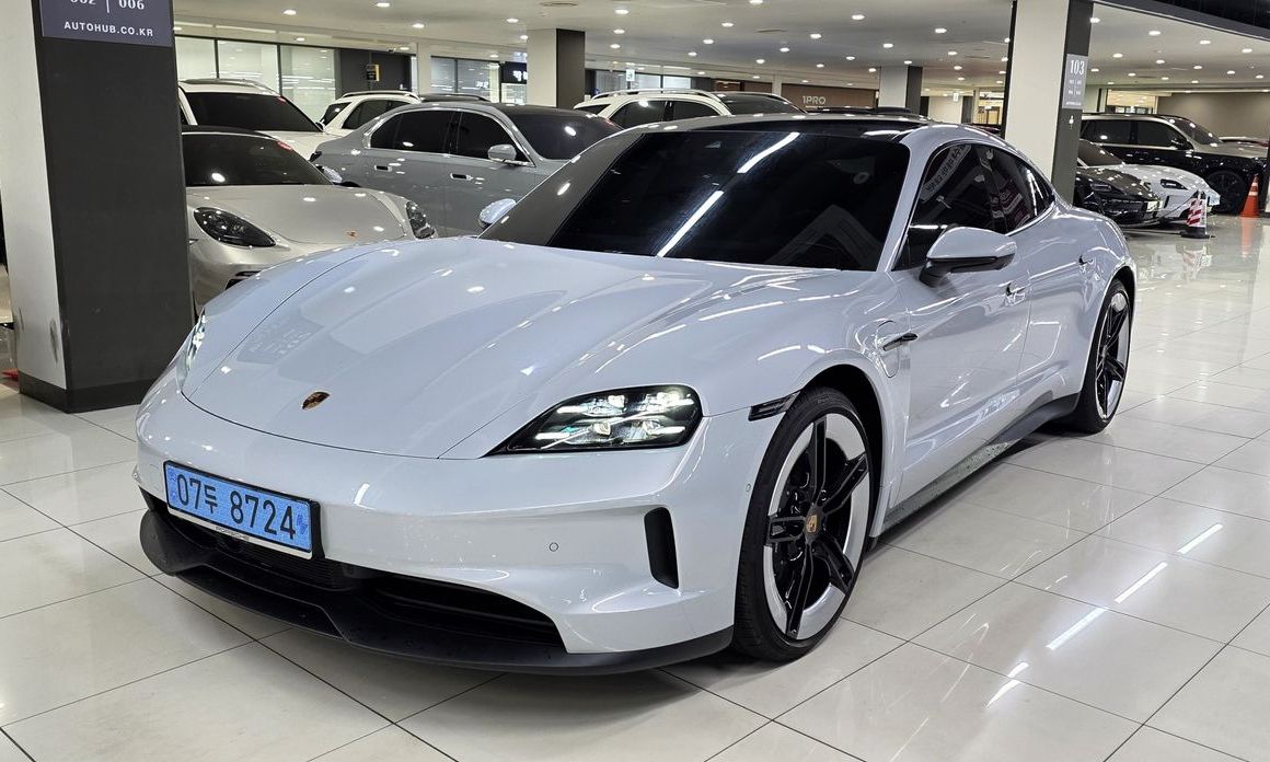 Porsche Taycan 2025