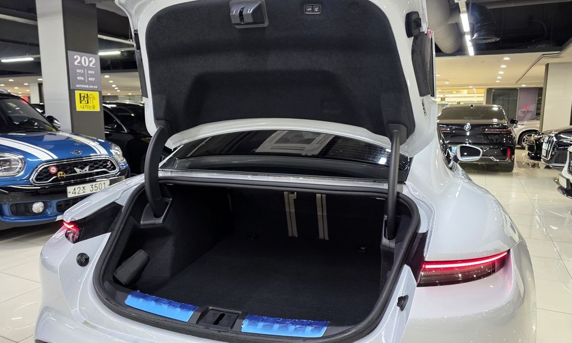 Porsche Taycan 2025