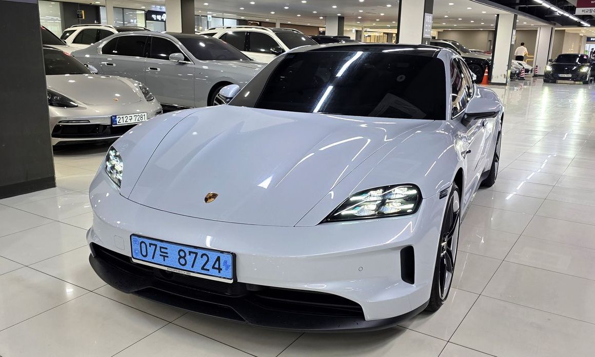 Porsche Taycan 2025