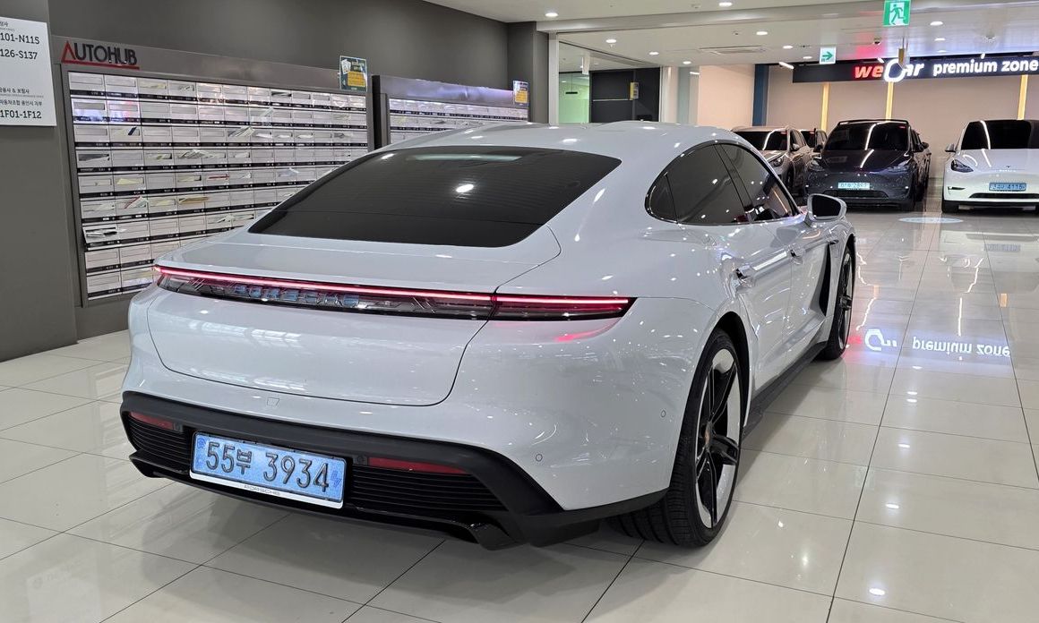 Porsche Taycan 2026
