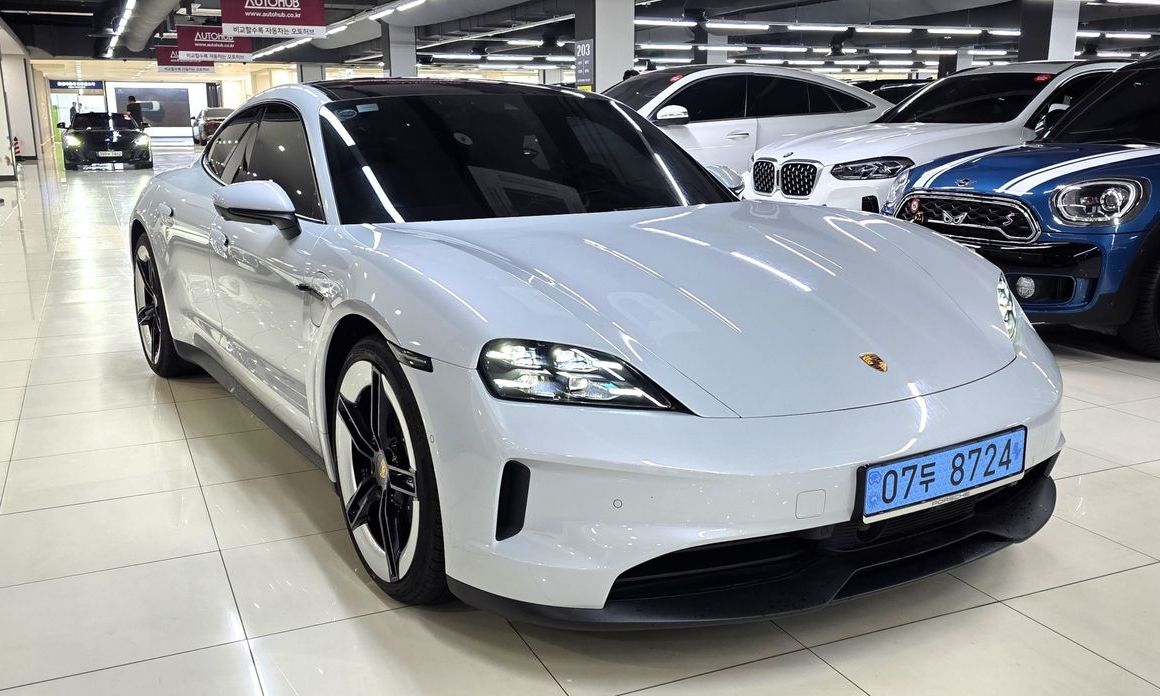 Porsche Taycan 2025