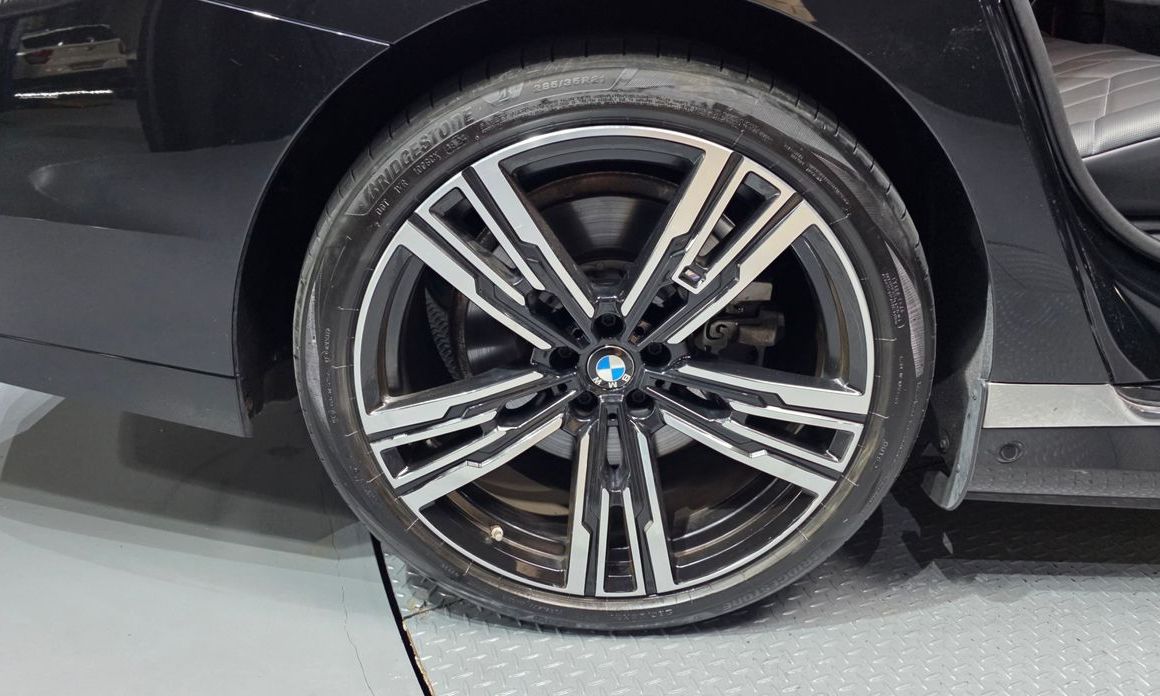 BMW i7 2024