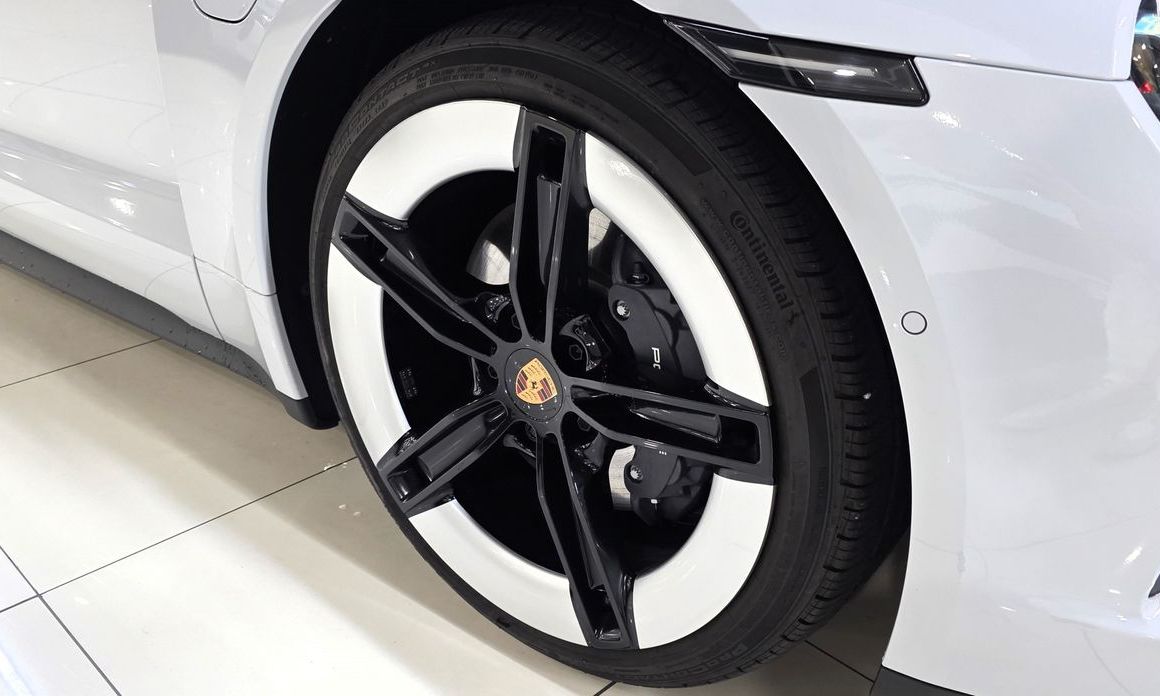 Porsche Taycan 2025