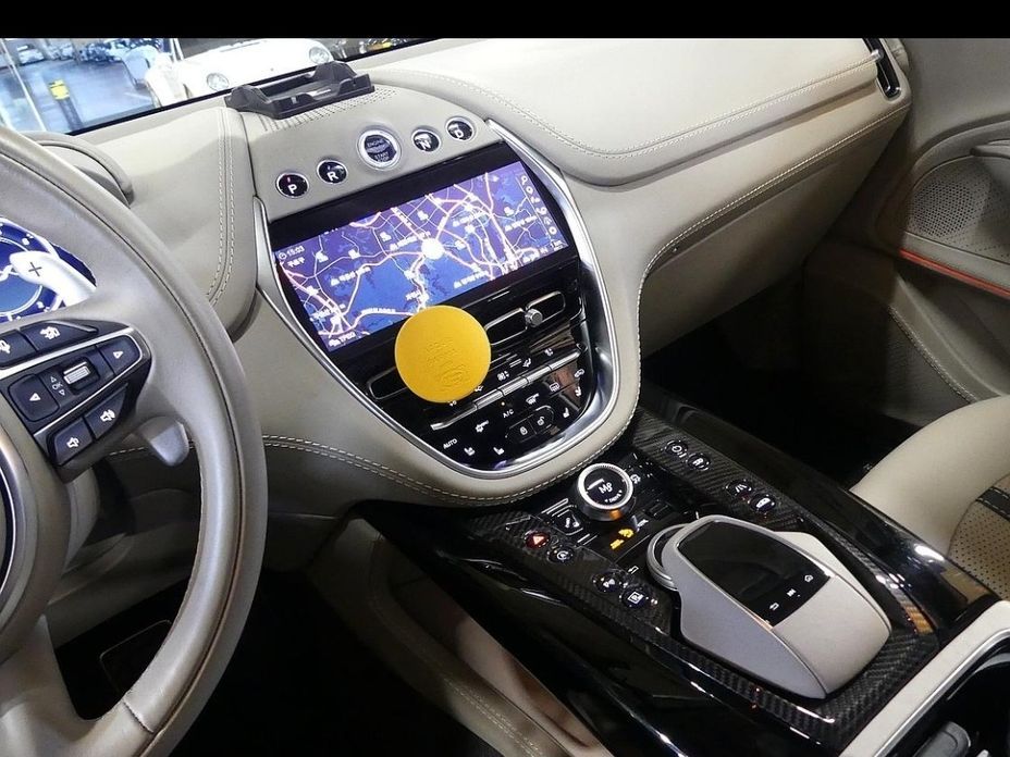 Astonmartin DBX 2023