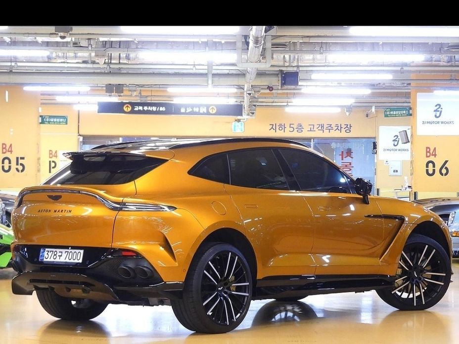 Astonmartin DBX 2023