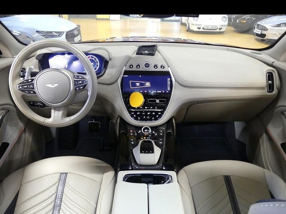 Astonmartin DBX 2023