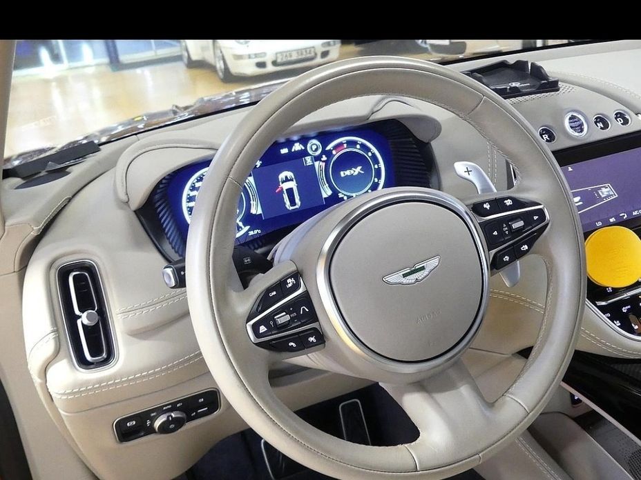 Astonmartin DBX 2023